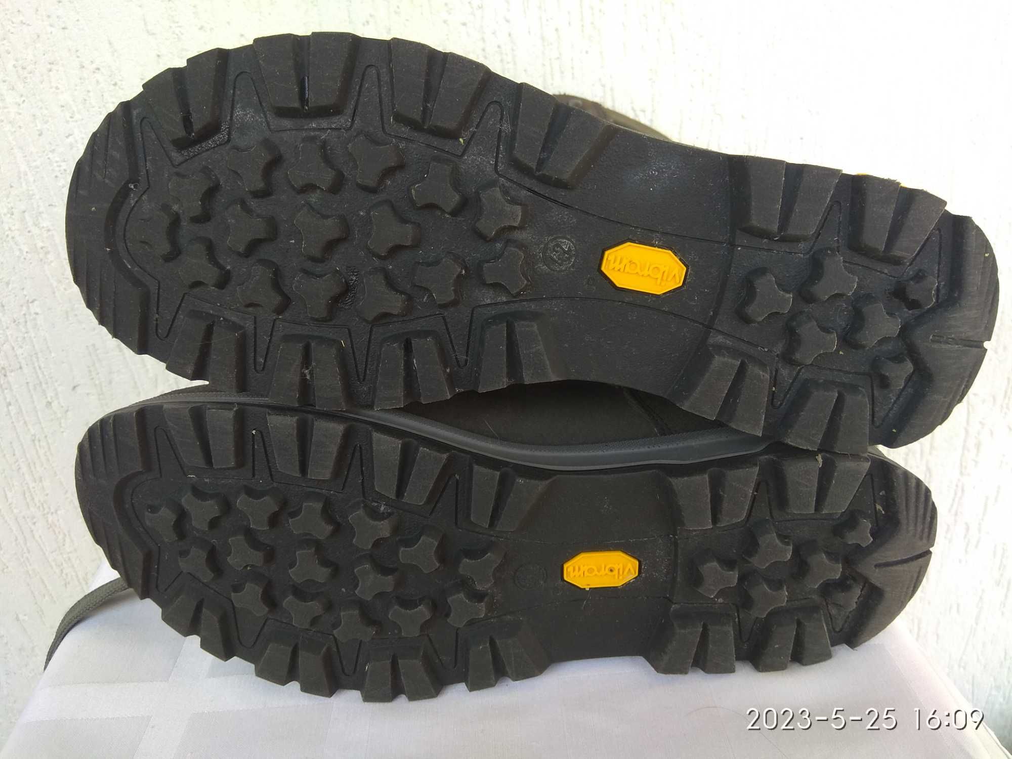 Ботинки,берци,сапоги McKinley vibram р.42