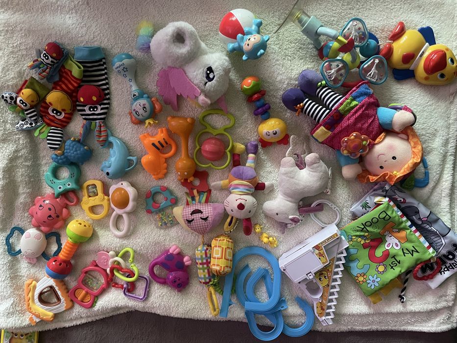 Набір дитячих іграшок