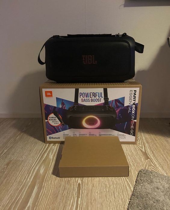 Продам Портативна колонка JBL PartyBox On-the-Go Essential з мікрофоно