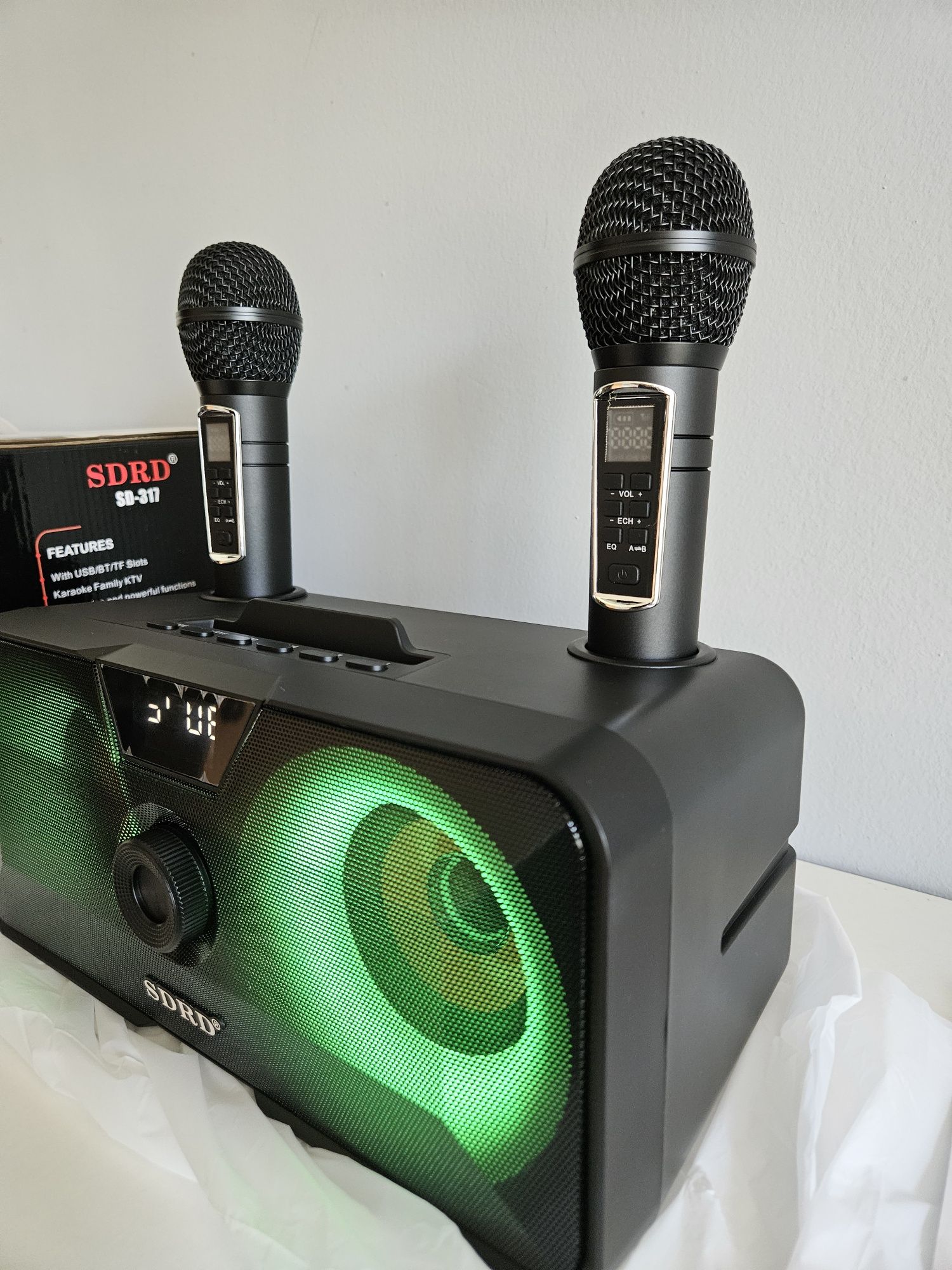 Automat Głośnik Bezprzewodowy Do Karaoke 2 Mikrofony 6 sztuk Nowe Mikr