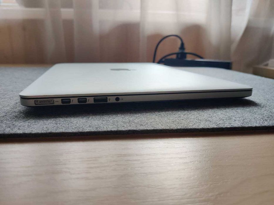 Apple MacBook Pro 15" Core i7 / SSD 256GB / RAM 16GB (Model: A1398)