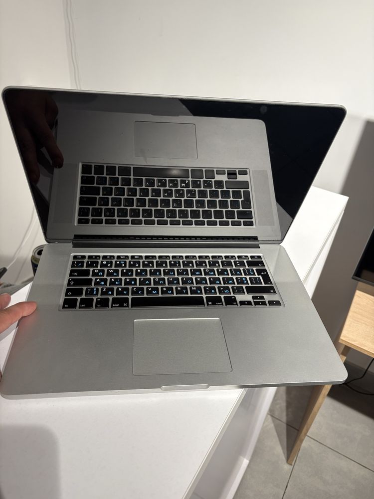 MacBook Pro 15” — ідеальний для роботи та творчості!