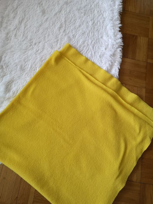 Żółty koc polarowy