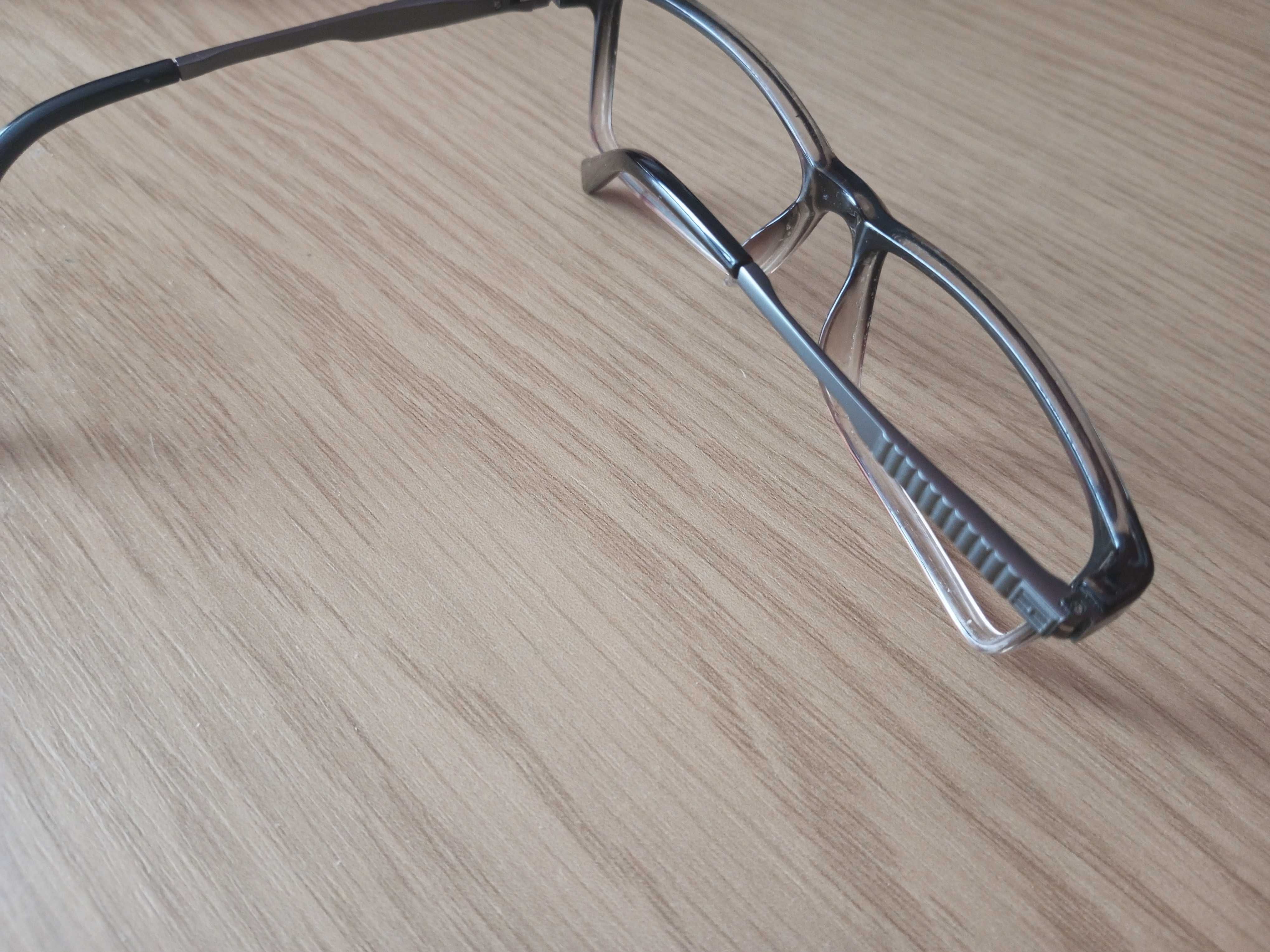 Оправа окулярів під ремонт, на деталі