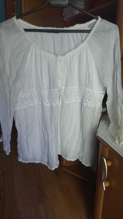 Biała bluzka z koronką Włoska