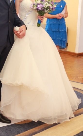 Весільна сукня одягала 2 рази