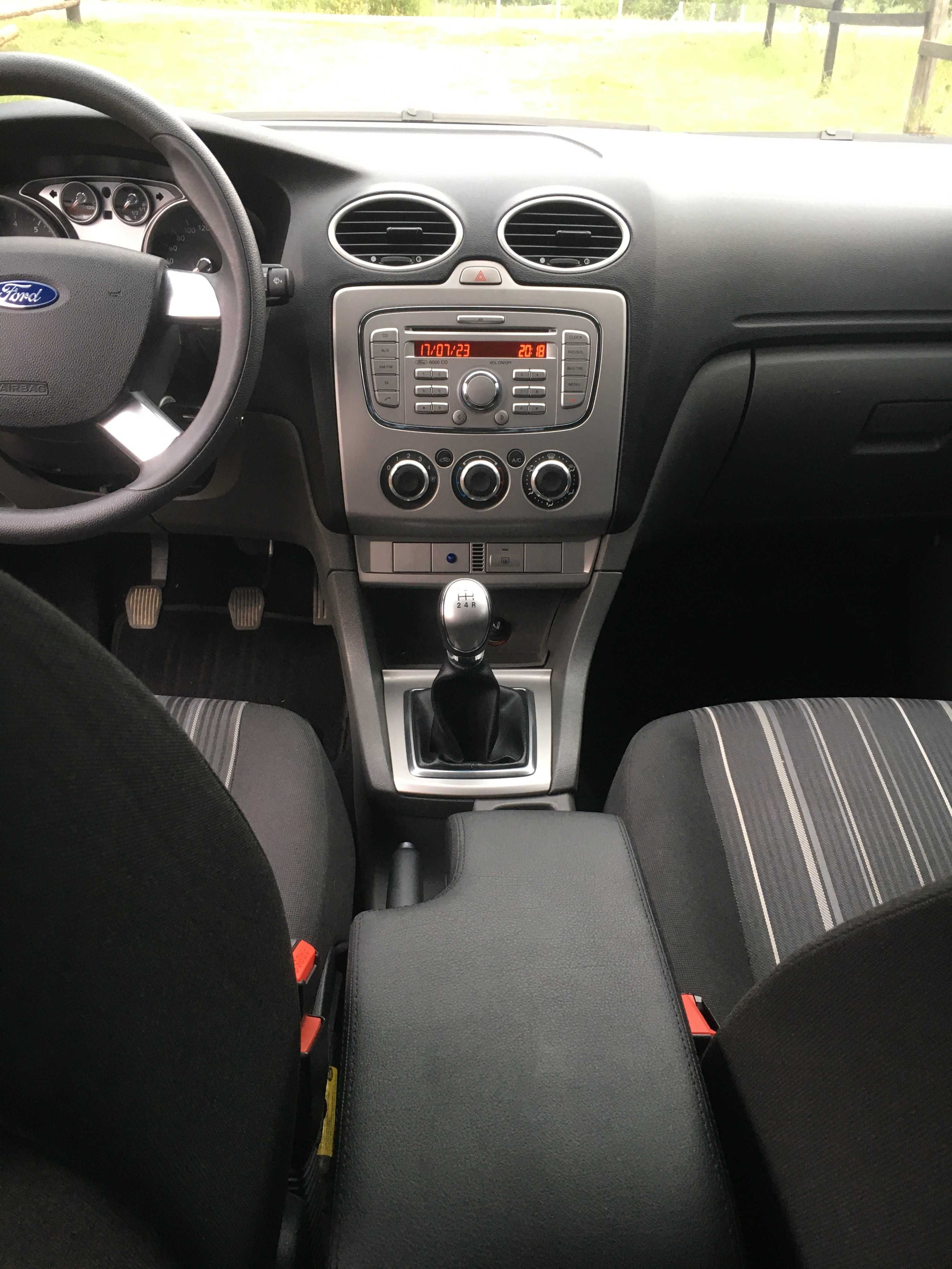 FORD Focus 1.6 бензин