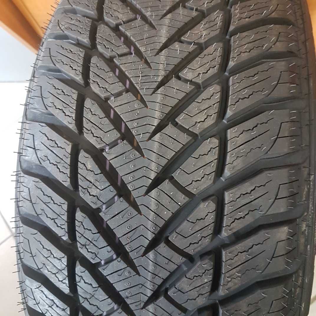 OPONA 235/55 R17 Goodyear XL 103V Zimowa ( DEMO ) ( z Niemiec )