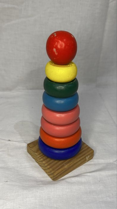 Пірамідка дитяча з дерева
