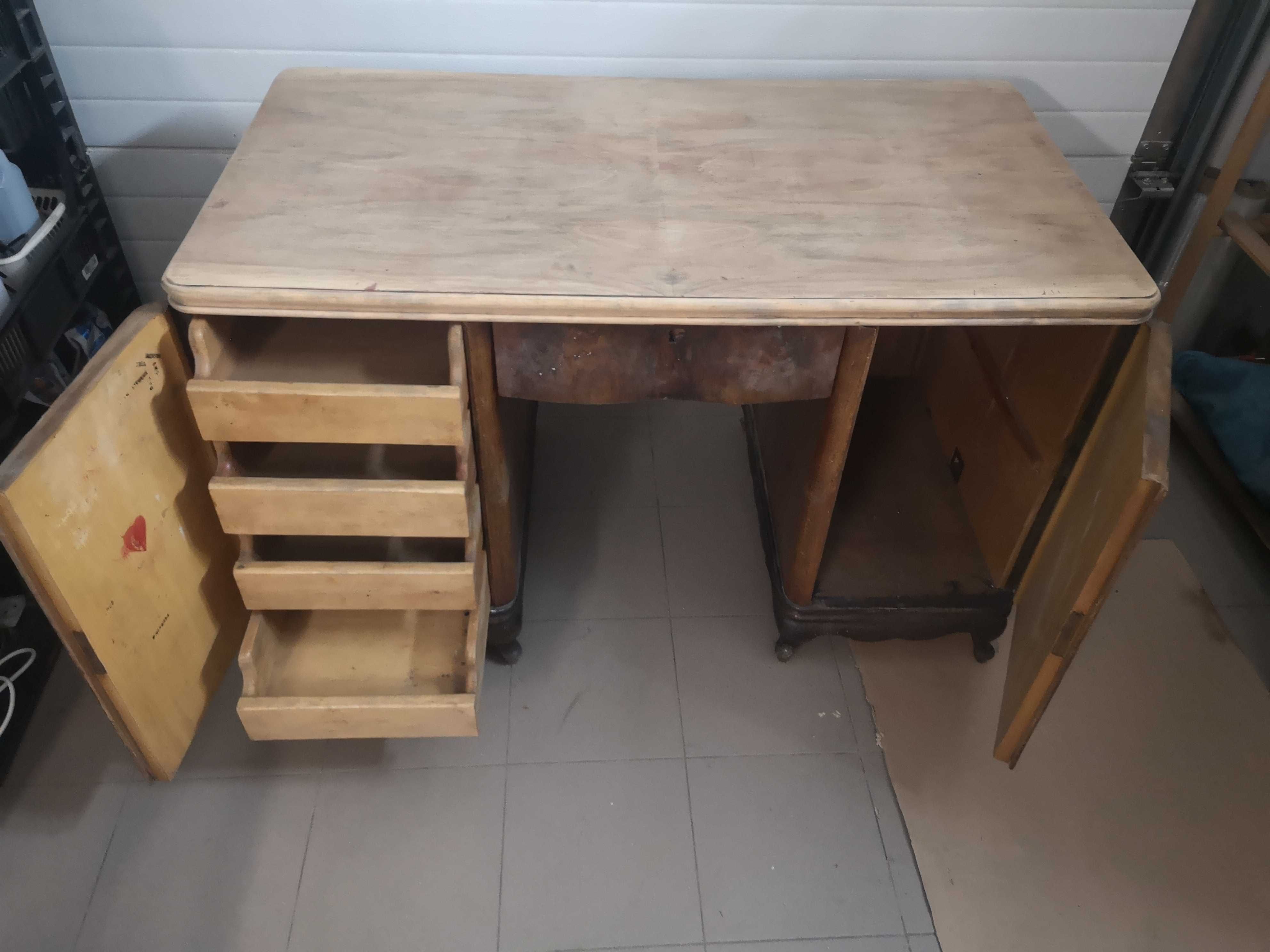 Ładne stare biurko