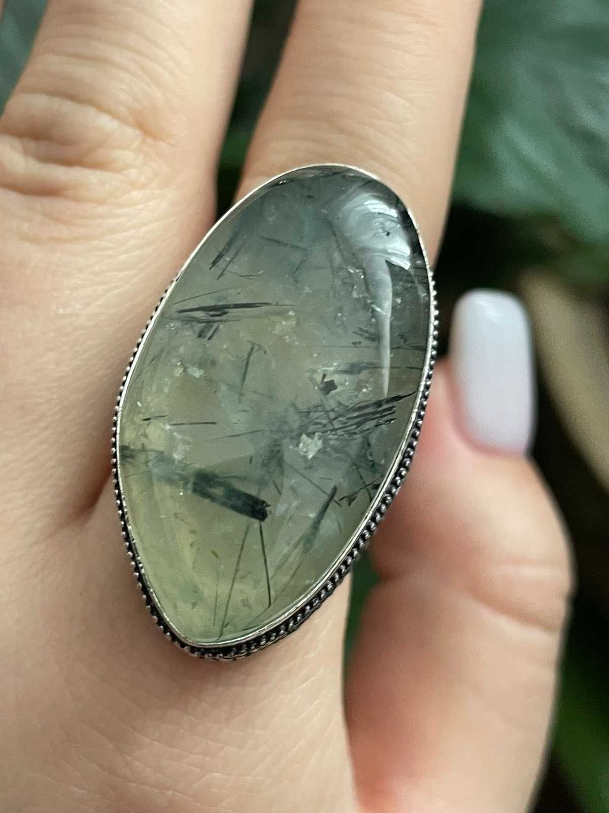 Кольцо с пренитом покрытое серебром 925 пробы. Размер 18.75