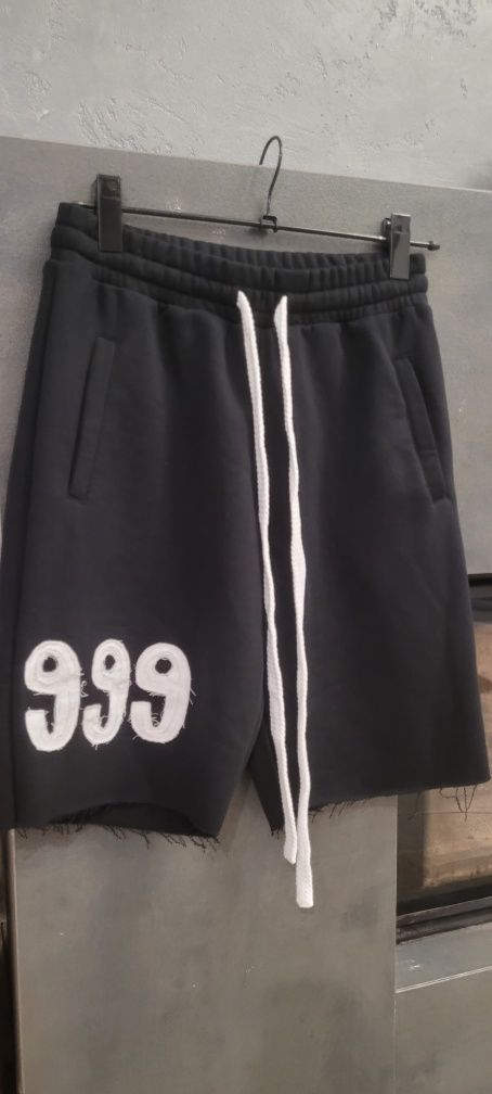 999yessirskiii шорти.