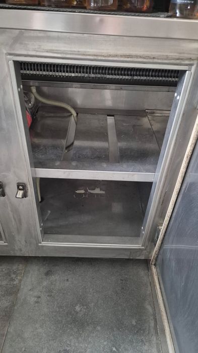 Recheio de bar com pouca utilização