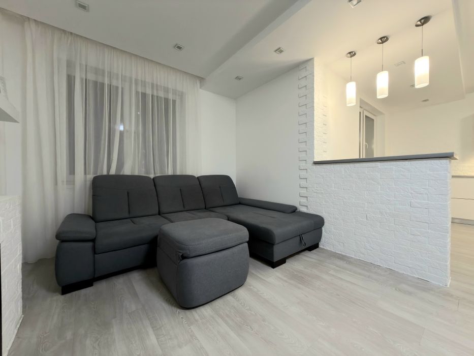 Глушкова 9в, генератор, Іподром, 7 пов, 2 спальні і велика вітальня