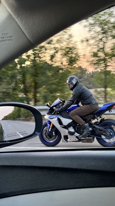 Yamaha R1 ЯМАХА R1 Официал