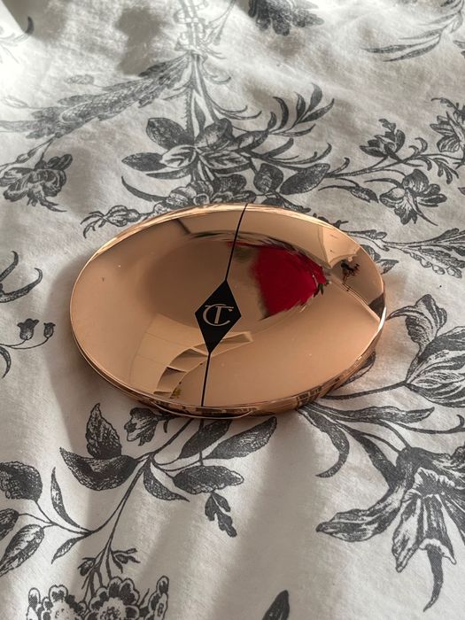 puder charlotte tilbury airbrush flawless