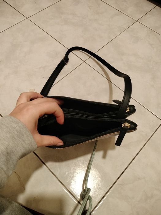 Carteira tiracolo Oriflame castanha e preta