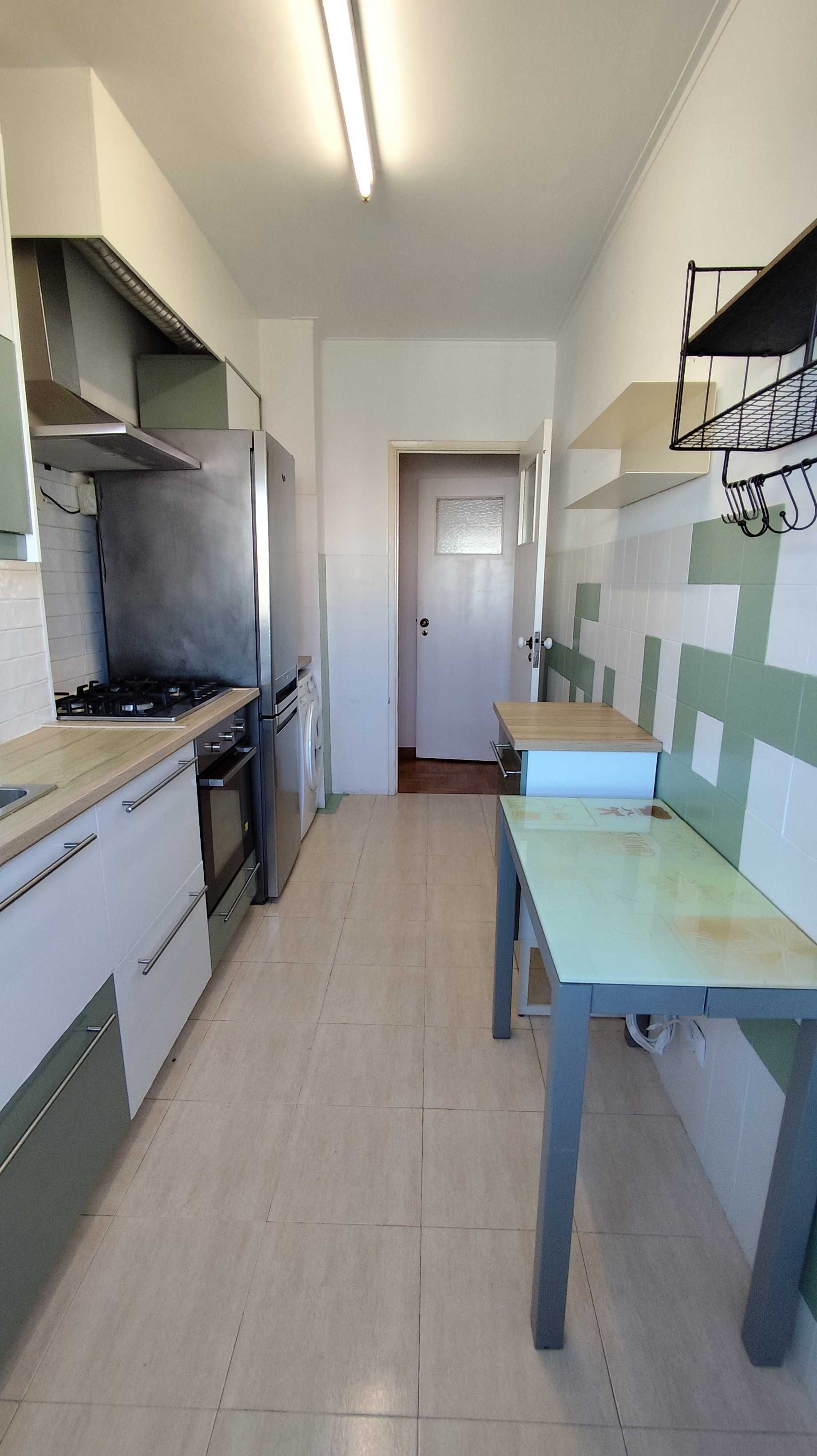 Apartamento em rua Maria Telles Mendes, 8, Paço de Arcos - Oeiras