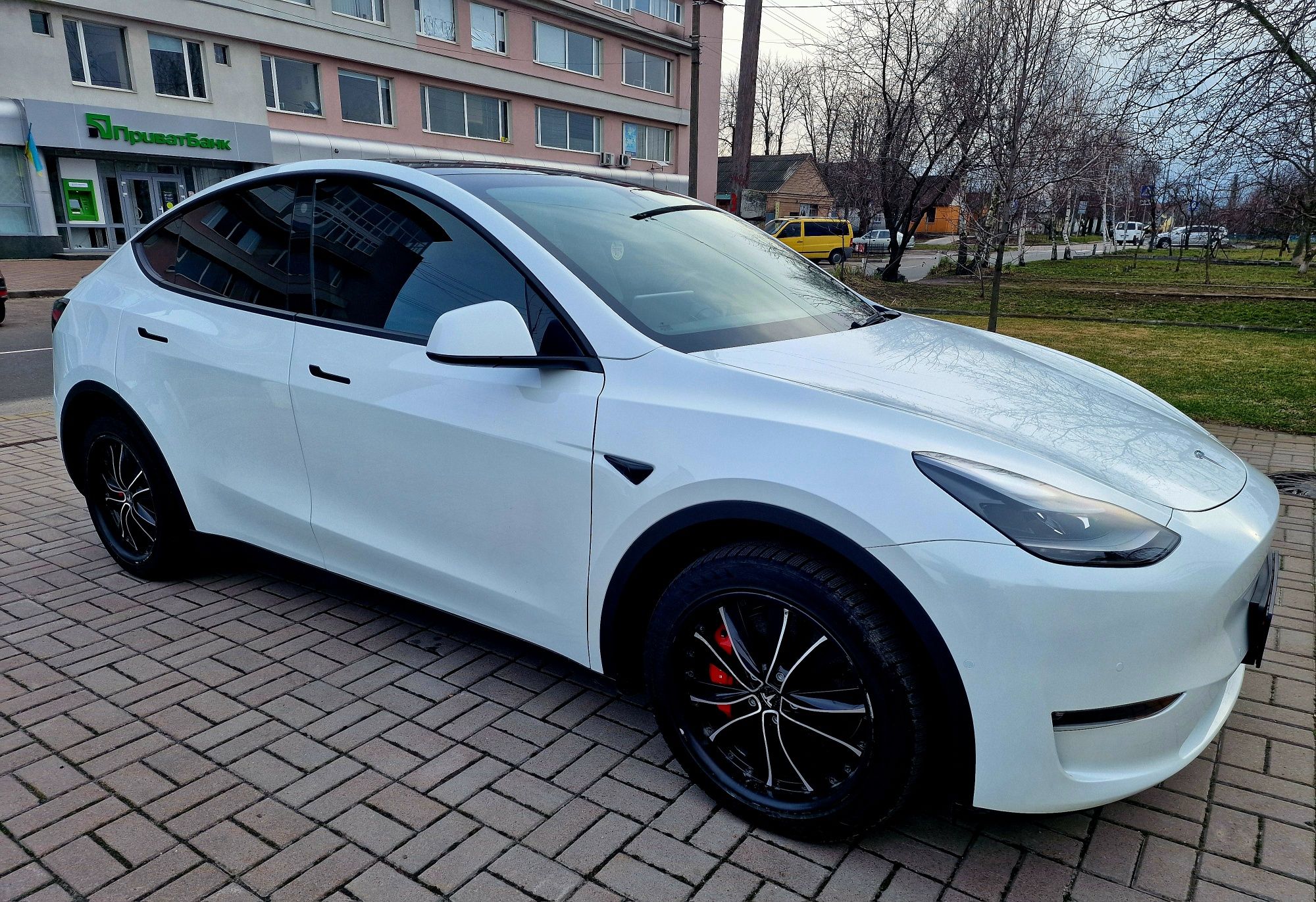 Продаж авто Tesla model Y