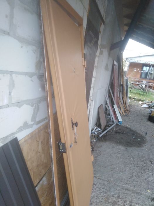Двері металеві,в хорошому стані