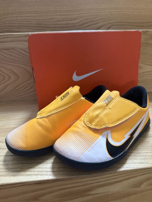 Buty halówki na rzepy NIKE rozmiar 31,5