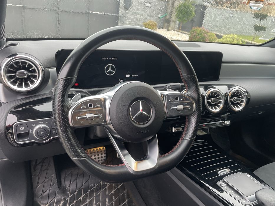 Vendo Mercedes-Benz Classe A 250 e AMG Line