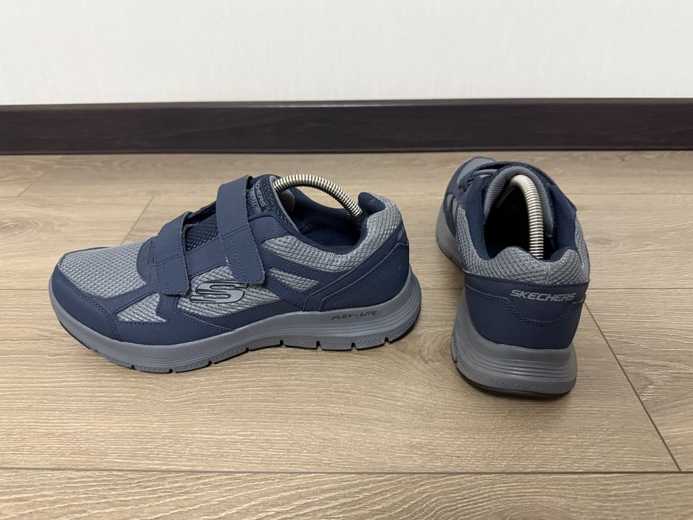 Кросівки на липучках Skechers 45 розмір стан нових