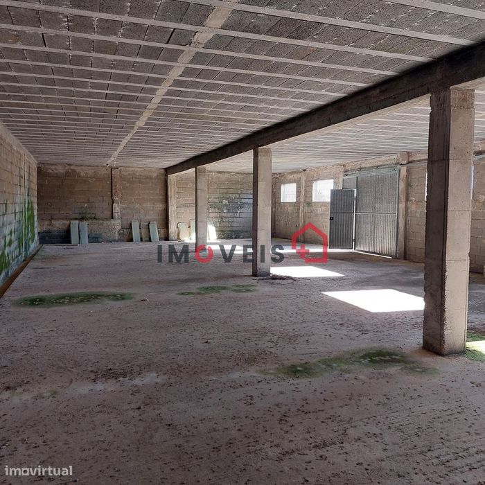 Terreno com estrutura em betão!