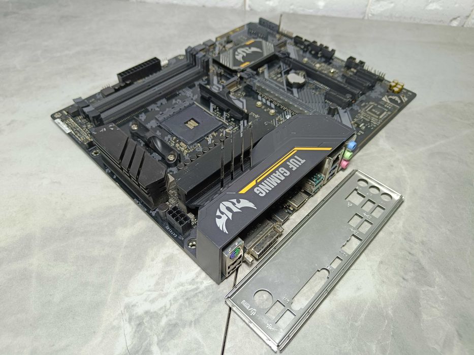 Материнська плата ASUS TUF B450-PRO GAMING sAM4 B450 чіпсет під RYZEN