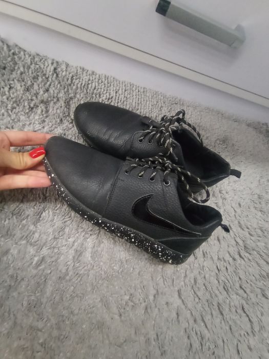 Туфлі, кросівки, мокасини для хлопця 40 41