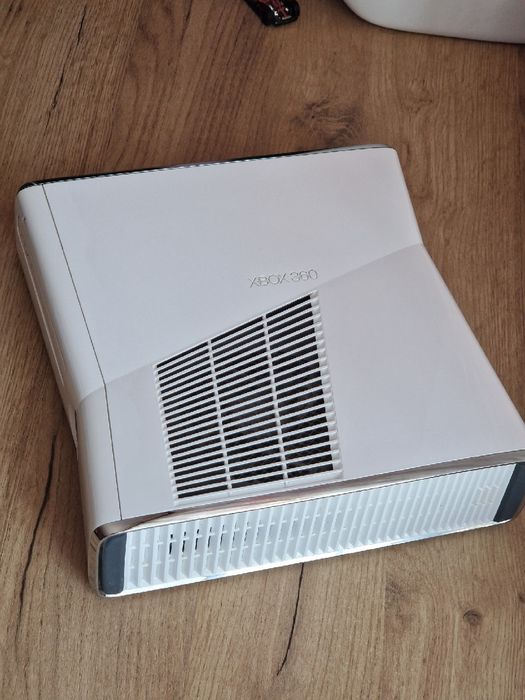 Xbox 360 slim 4GB white/biały edycja limitowana