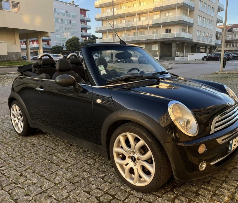 Mini One Cabrio.