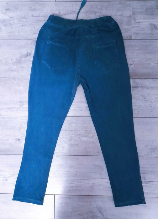 Niebieskie spodnie jeans plus dres cekiny
