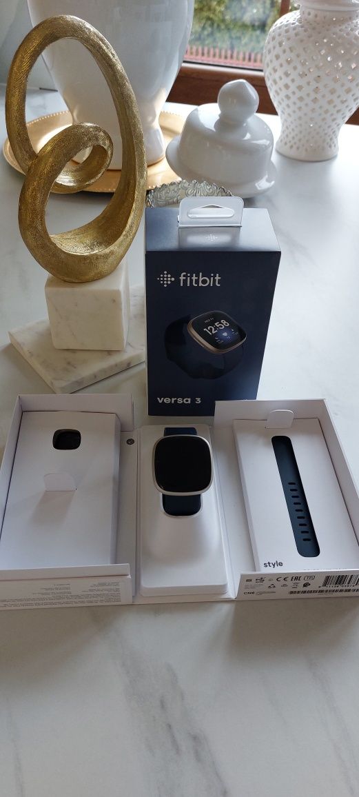 Zegarek Smartwatch Fitbit versa 3 Granatowo-złoty