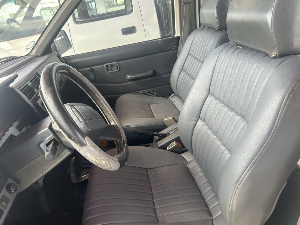 Nissan D21 de 5 lugares 4x2