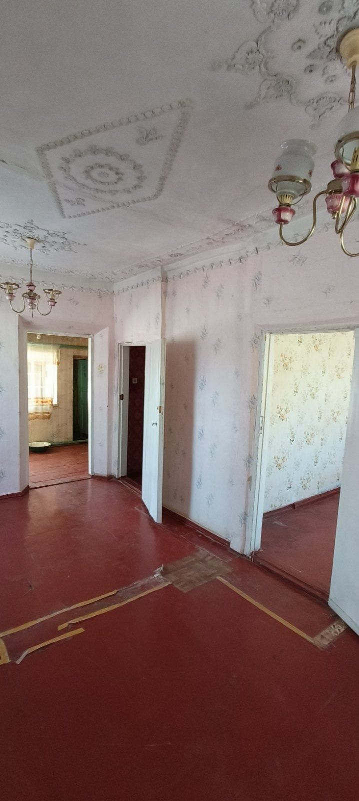 Продам  газифікований будинок, зі зруяностями, вул.Б.Хмельницького.