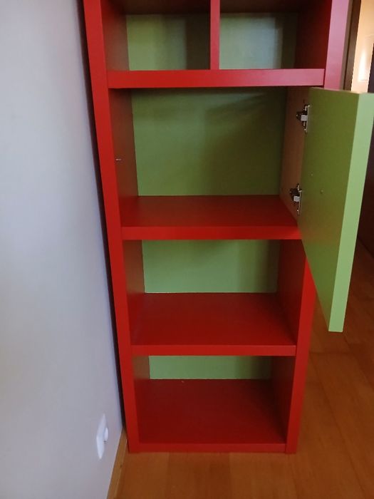 Estante quarto vermelha/verde