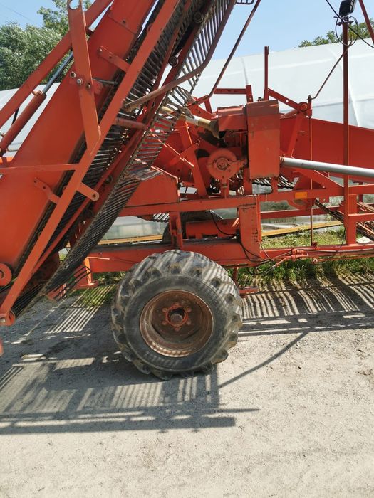 Kombajn AMAC do zbioru buraczka ćwiklowego i ziemniaka