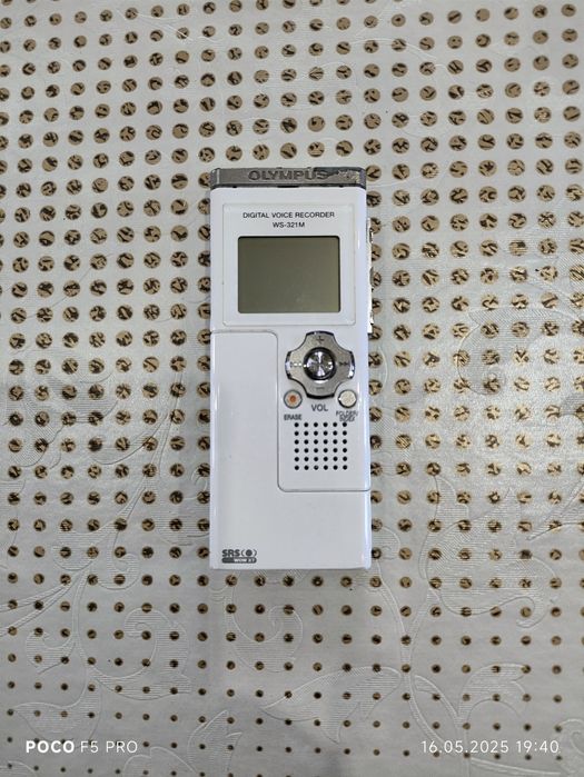 Цифровий диктофон Olympus DS-40/WS-321M 90-х років не вмикається