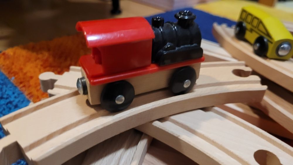 Mega zestaw drewnianych torów i pociągów od IKEA. Stan: idealny