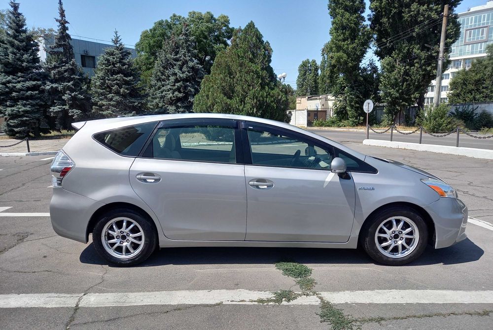 Toyota Prius V универсал 2014