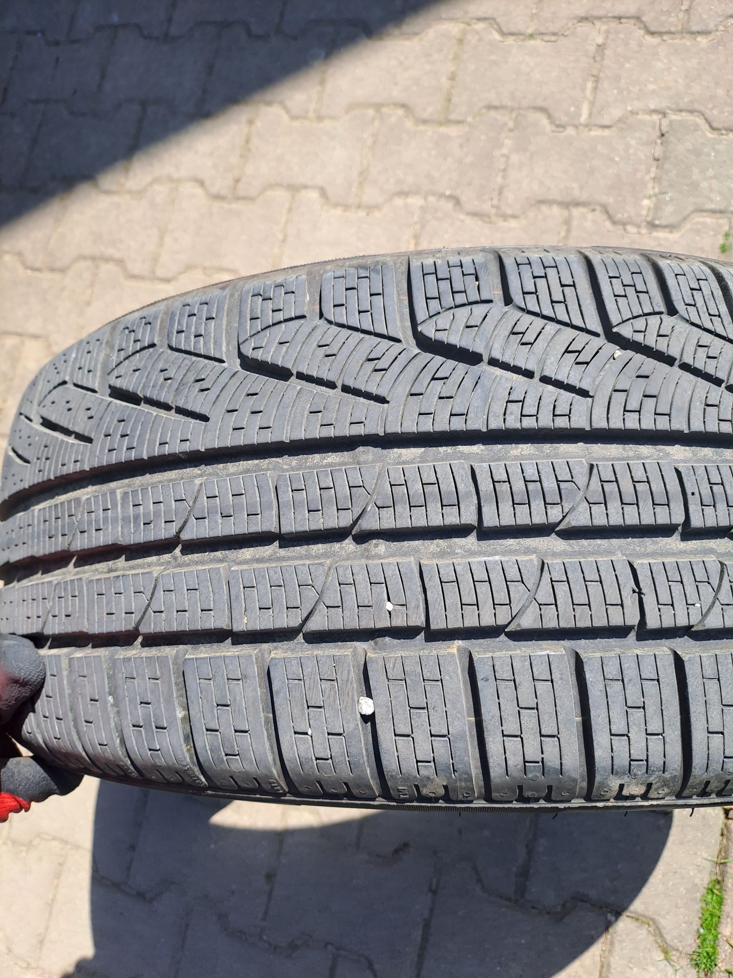 Opony zimowe Pirelli 235/40/19