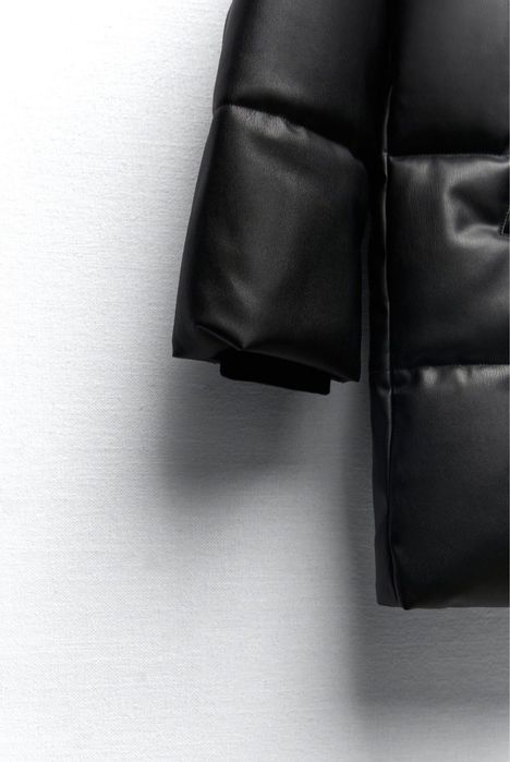 Новий пуховик Zara, екошкіра, розмір С, оригінал

Чорний колір, прекра
