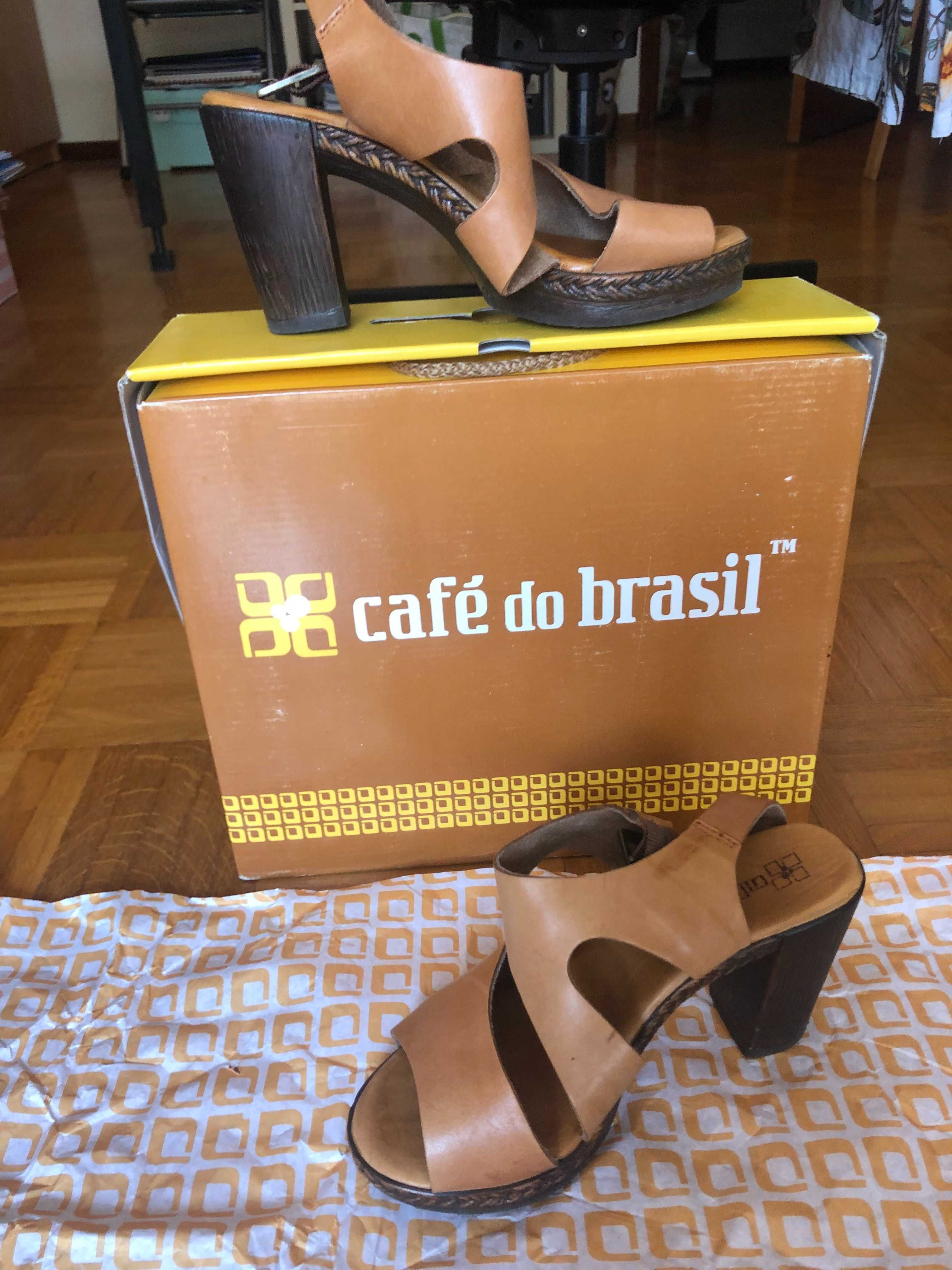 Sandálias em pele camel - Café do Brasil