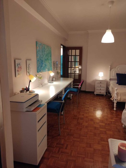 Quarto Estudantes Universitárias –2 AMIGAS-Metro à Porta