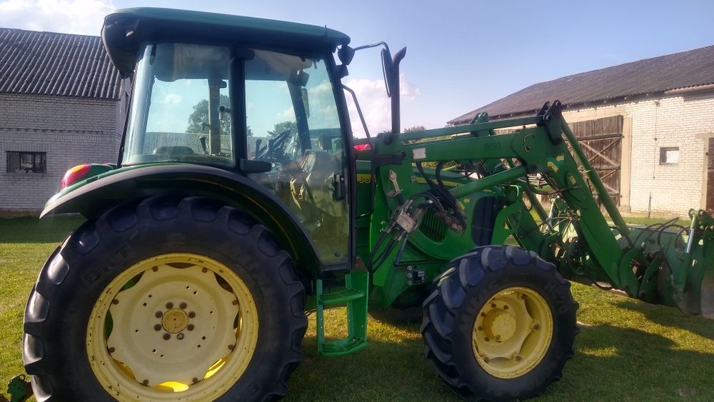 Ciągnik John Deere 5720, TUR, łyżko-krokodyl JD