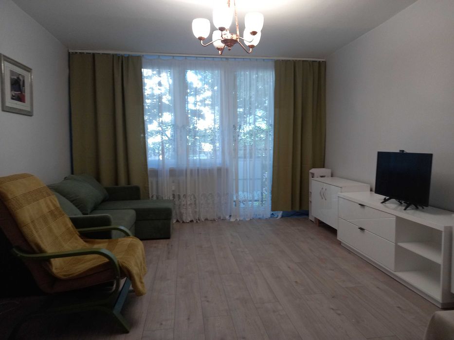 Bezpośrednio przy stacji metra Kondratowicza dwa oddzielne pokoje