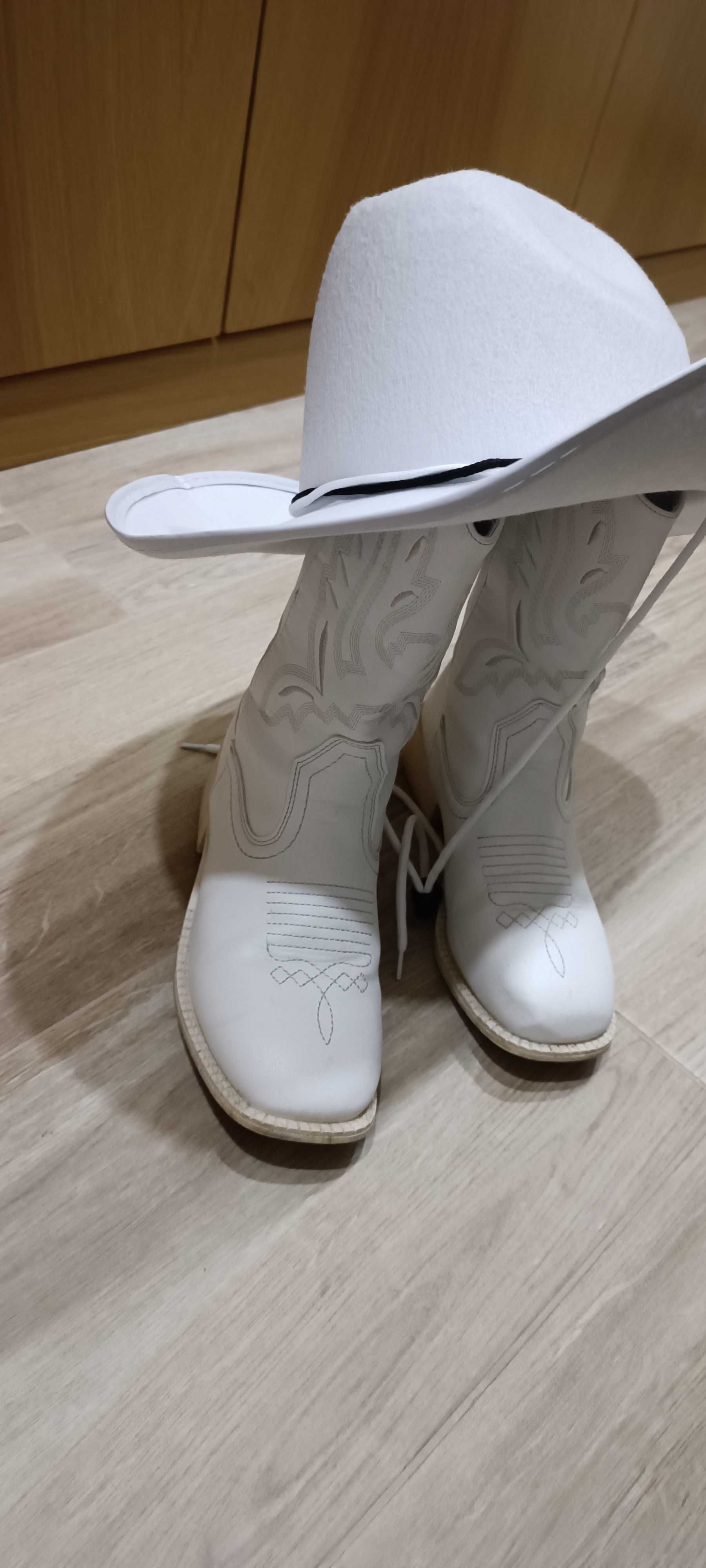 Botas e chapéu estilo Texas