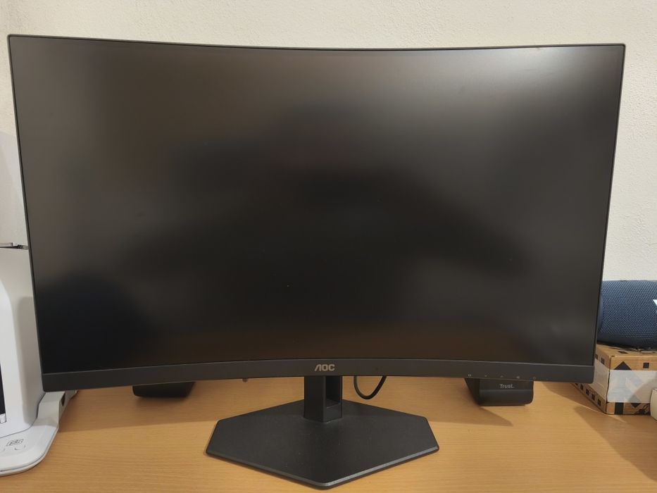 Monitor AOC curvo 27" com colunas Trust