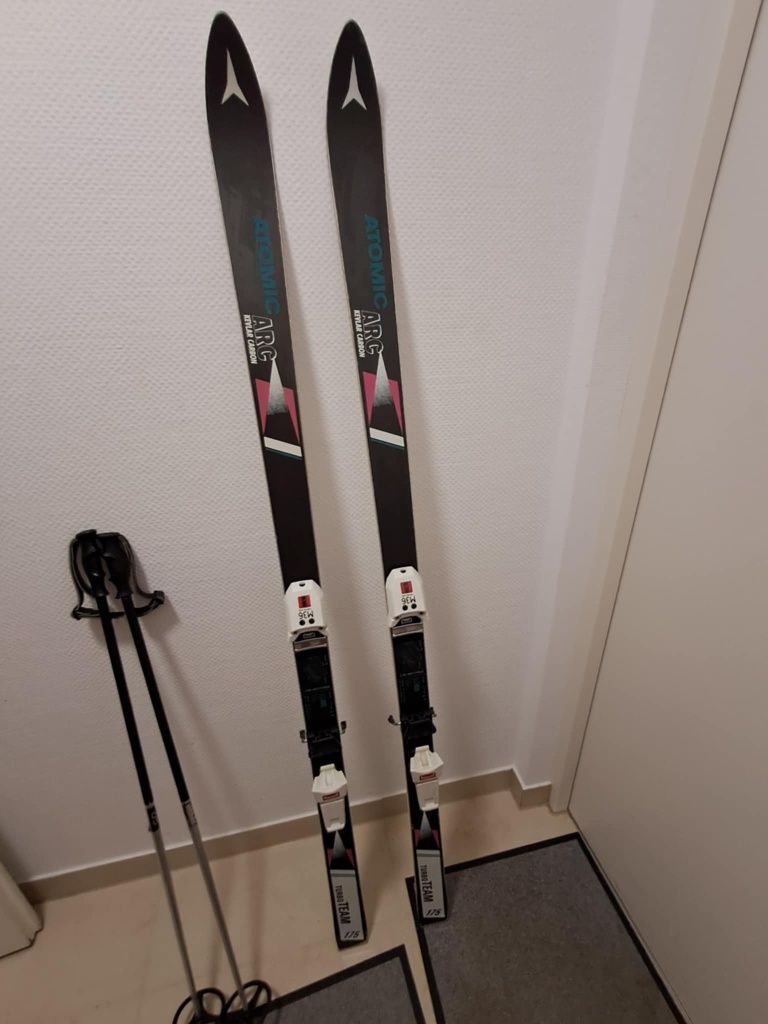 Narty biegowe  Atomic i kijki